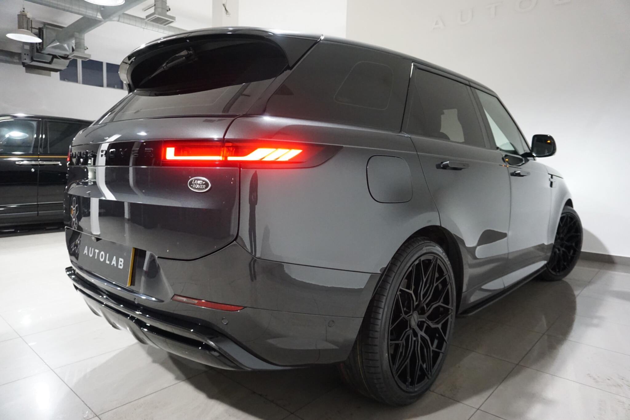 Land Rover Range Rover Sport 3.0 D300 MHEV Dynamic SE SUV 5dr Diesel Auto 4WD Euro 6 (s/s) (300 ps)